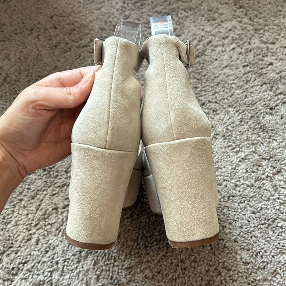 Vince Camuto Women’s Korista Suede Platform Wedge Sandals - Picture 5 of 8